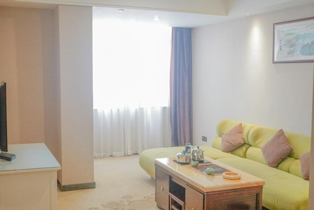 Paco Hotel Tianhe Coach Terminal Metro Satation Guangzhou-Free Shuttle Bus For Canton Fair מראה חיצוני תמונה